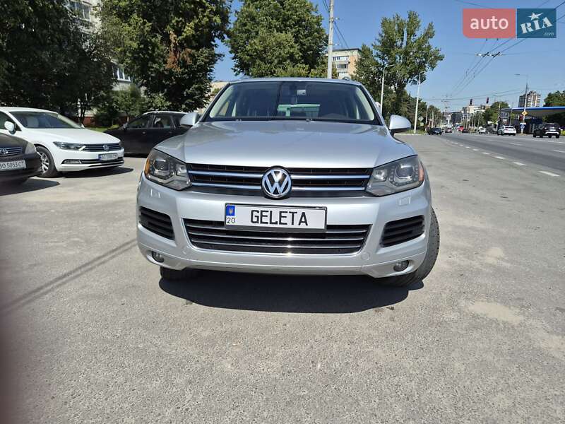 Позашляховик / Кросовер Volkswagen Touareg 2011 в Скалаті
