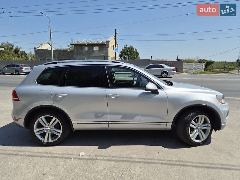 Позашляховик / Кросовер Volkswagen Touareg 2011 в Скалаті