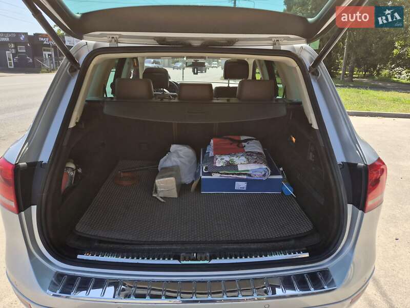 Позашляховик / Кросовер Volkswagen Touareg 2011 в Скалаті