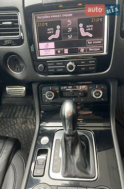 Внедорожник / Кроссовер Volkswagen Touareg 2013 в 
