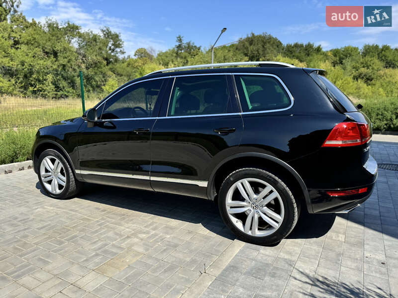 Позашляховик / Кросовер Volkswagen Touareg 2012 в Дніпрі