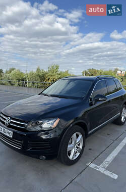 Внедорожник / Кроссовер Volkswagen Touareg 2012 в Киеве