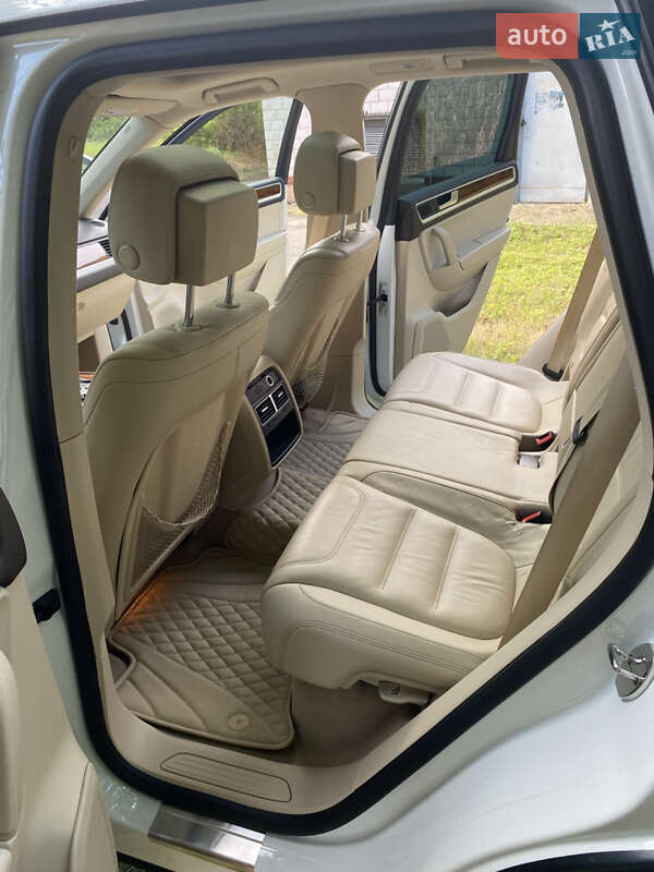 Внедорожник / Кроссовер Volkswagen Touareg 2013 в Умани