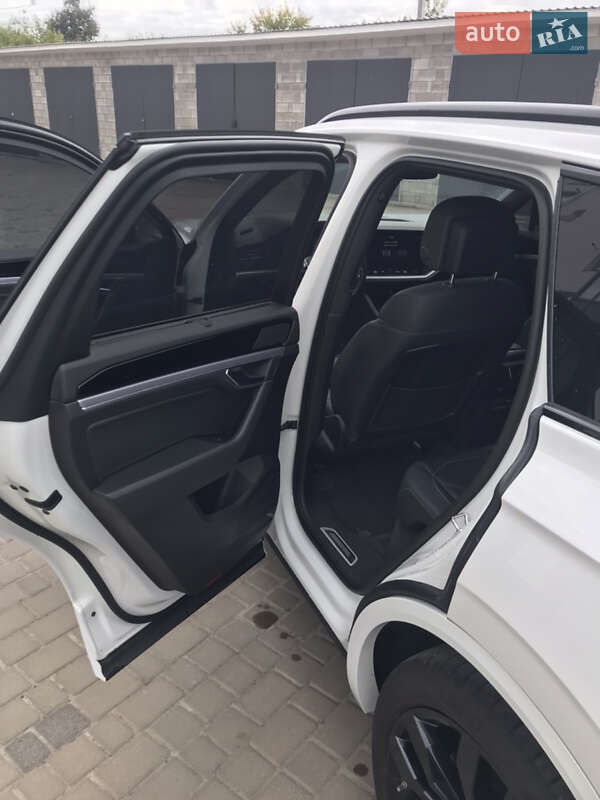 Внедорожник / Кроссовер Volkswagen Touareg 2020 в Березному