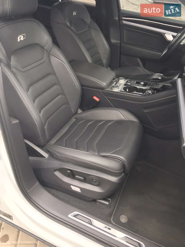 Внедорожник / Кроссовер Volkswagen Touareg 2020 в Березному