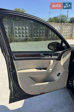 Внедорожник / Кроссовер Volkswagen Touareg 2010 в 