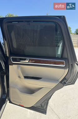 Внедорожник / Кроссовер Volkswagen Touareg 2010 в 
