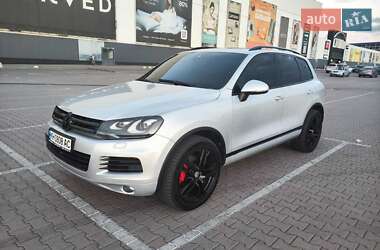 Внедорожник / Кроссовер Volkswagen Touareg 2013 в Киеве