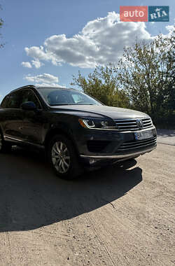 Внедорожник / Кроссовер Volkswagen Touareg 2015 в Кропивницком