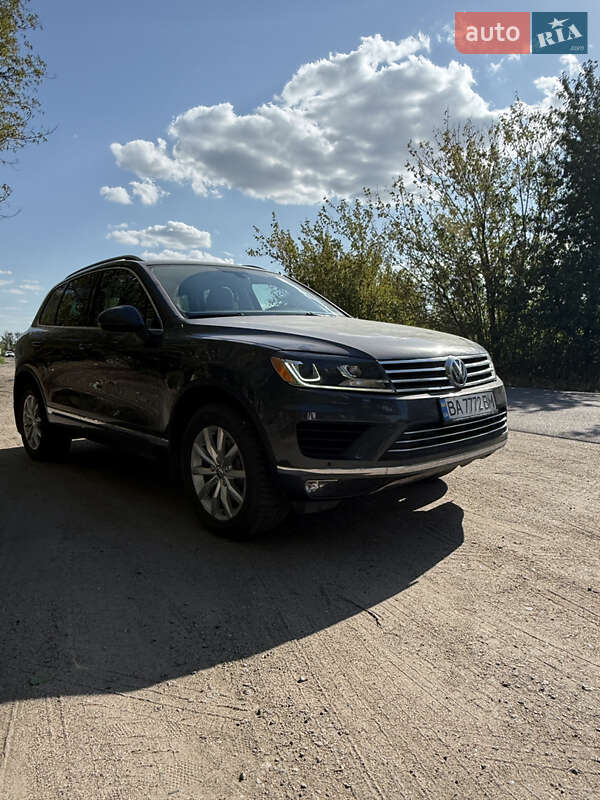 Внедорожник / Кроссовер Volkswagen Touareg 2015 в Кропивницком