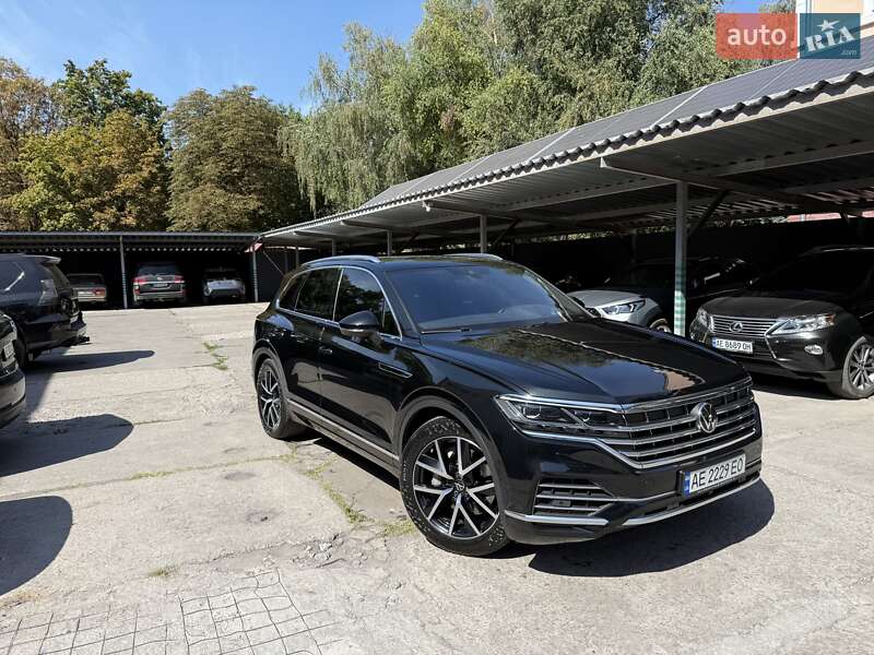 Позашляховик / Кросовер Volkswagen Touareg 2022 в  фото Позашляховик / Кросовер Volkswagen Touareg 2022 в