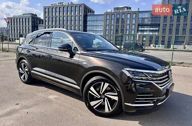 Позашляховик / Кросовер Volkswagen Touareg 2022 в Києві