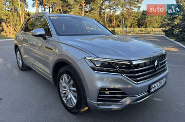 Позашляховик / Кросовер Volkswagen Touareg 2020 в Києві