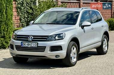 Внедорожник / Кроссовер Volkswagen Touareg 2013 в Ровно