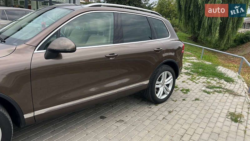 Внедорожник / Кроссовер Volkswagen Touareg 2010 в Новоселице