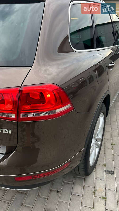 Внедорожник / Кроссовер Volkswagen Touareg 2010 в Новоселице
