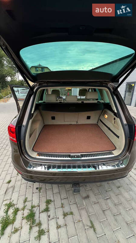 Внедорожник / Кроссовер Volkswagen Touareg 2010 в Новоселице