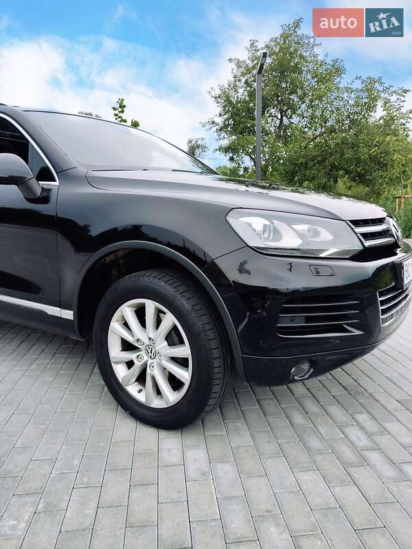Внедорожник / Кроссовер Volkswagen Touareg 2012 в Львове