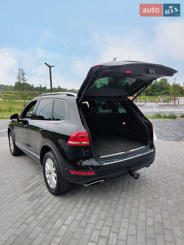 Внедорожник / Кроссовер Volkswagen Touareg 2012 в Львове