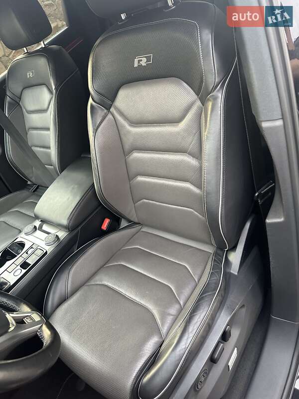 Позашляховик / Кросовер Volkswagen Touareg 2018 в Луцьку