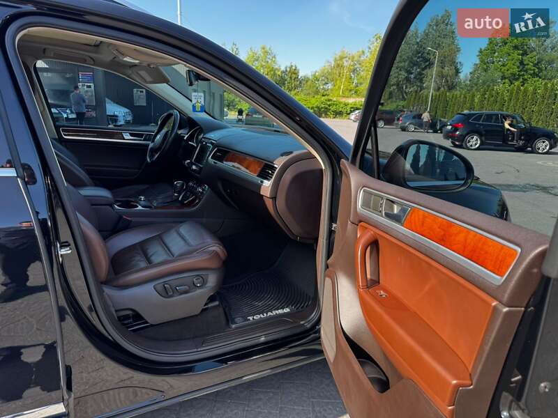 Внедорожник / Кроссовер Volkswagen Touareg 2012 в Надворной