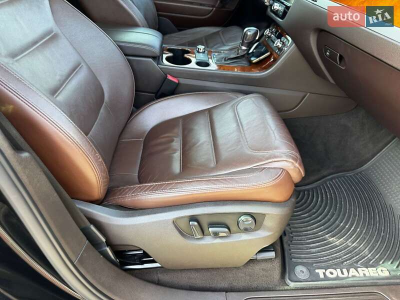 Внедорожник / Кроссовер Volkswagen Touareg 2012 в Надворной