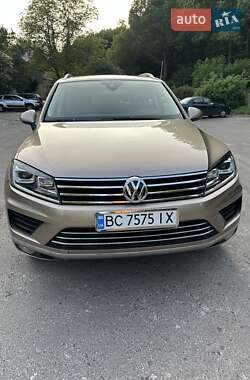 Внедорожник / Кроссовер Volkswagen Touareg 2015 в Львове