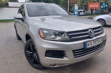 Внедорожник / Кроссовер Volkswagen Touareg 2011 в Киеве