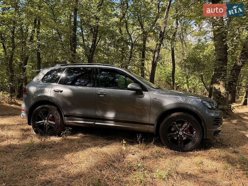Внедорожник / Кроссовер Volkswagen Touareg 2013 в Кривом Роге