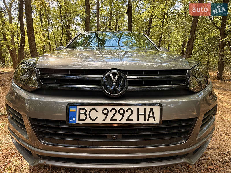 Внедорожник / Кроссовер Volkswagen Touareg 2013 в Кривом Роге