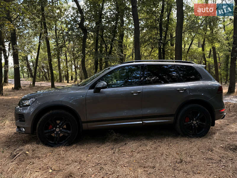 Внедорожник / Кроссовер Volkswagen Touareg 2013 в Кривом Роге