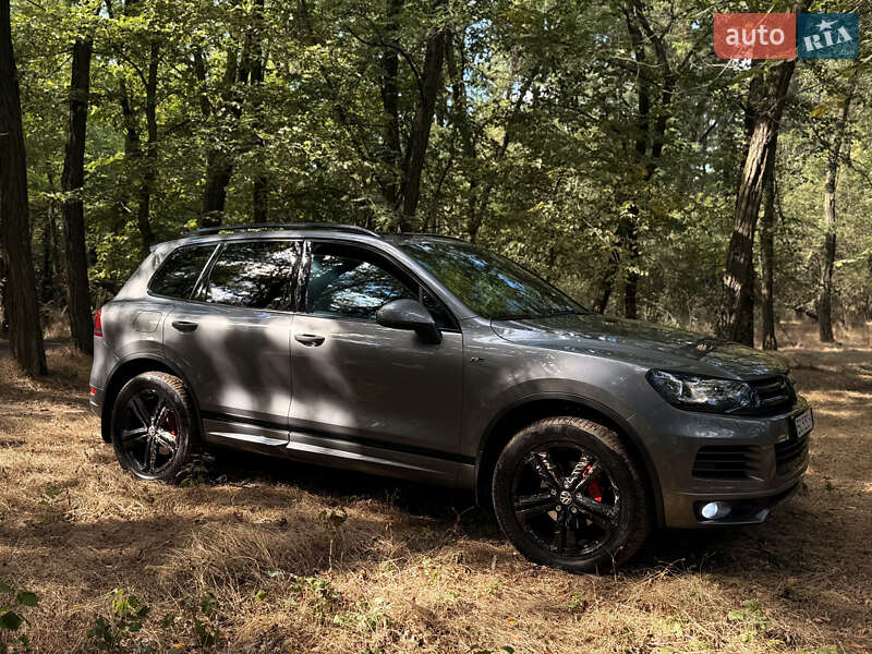 Внедорожник / Кроссовер Volkswagen Touareg 2013 в Кривом Роге