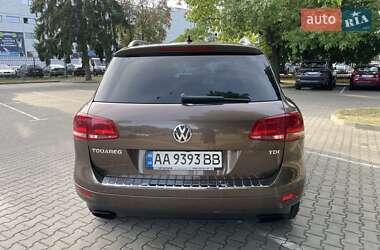 Внедорожник / Кроссовер Volkswagen Touareg 2012 в Киеве