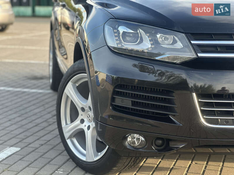 Внедорожник / Кроссовер Volkswagen Touareg 2014 в Дубно