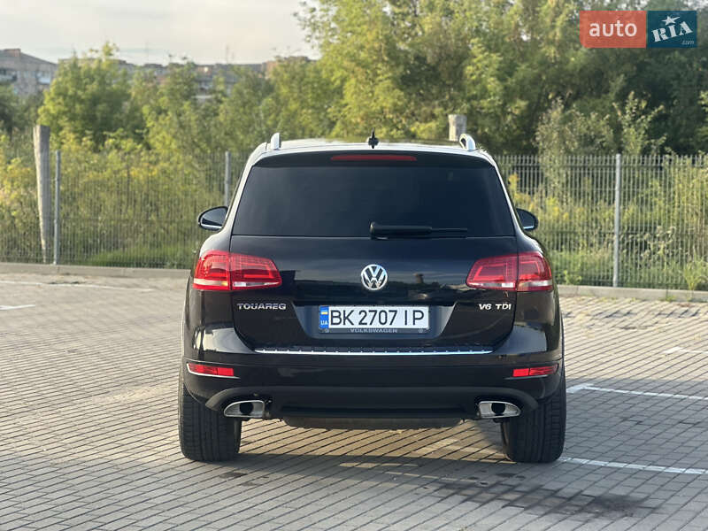 Внедорожник / Кроссовер Volkswagen Touareg 2014 в Дубно