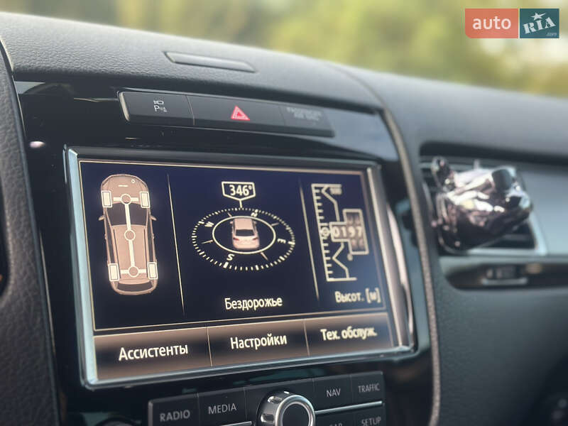 Внедорожник / Кроссовер Volkswagen Touareg 2014 в Дубно