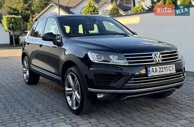 Внедорожник / Кроссовер Volkswagen Touareg 2015 в Киеве