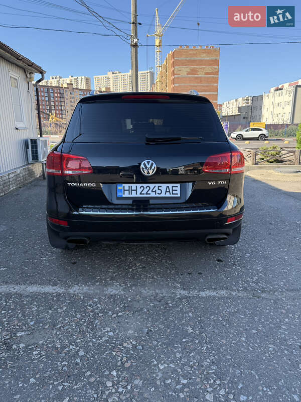 Внедорожник / Кроссовер Volkswagen Touareg 2012 в Одессе