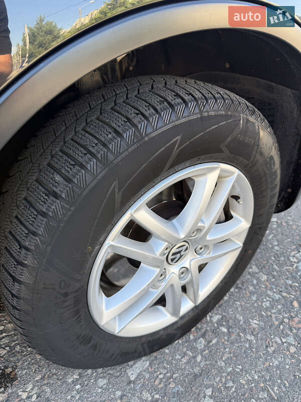 Внедорожник / Кроссовер Volkswagen Touareg 2012 в Одессе