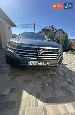 Внедорожник / Кроссовер Volkswagen Touareg 2021 в 