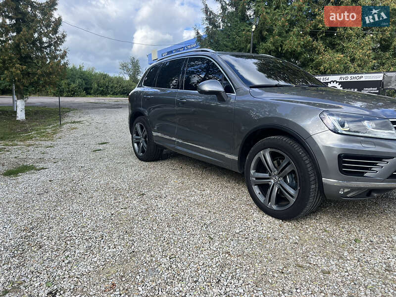 Внедорожник / Кроссовер Volkswagen Touareg 2016 в Залещиках