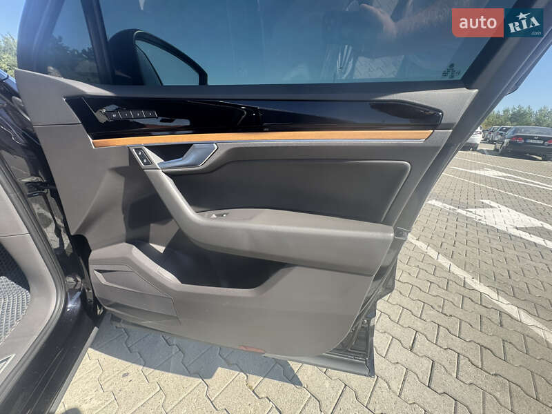 Внедорожник / Кроссовер Volkswagen Touareg 2018 в Коломые