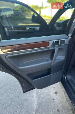 Внедорожник / Кроссовер Volkswagen Touareg 2007 в 