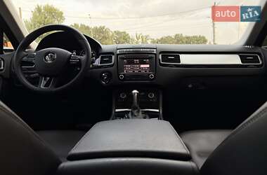 Внедорожник / Кроссовер Volkswagen Touareg 2017 в 