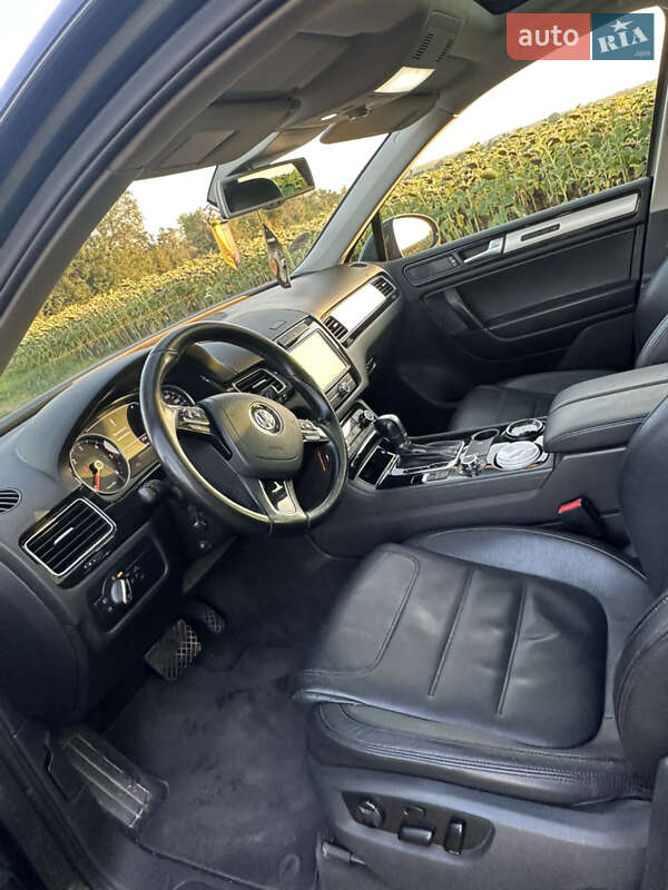 Внедорожник / Кроссовер Volkswagen Touareg 2012 в Подволочиске