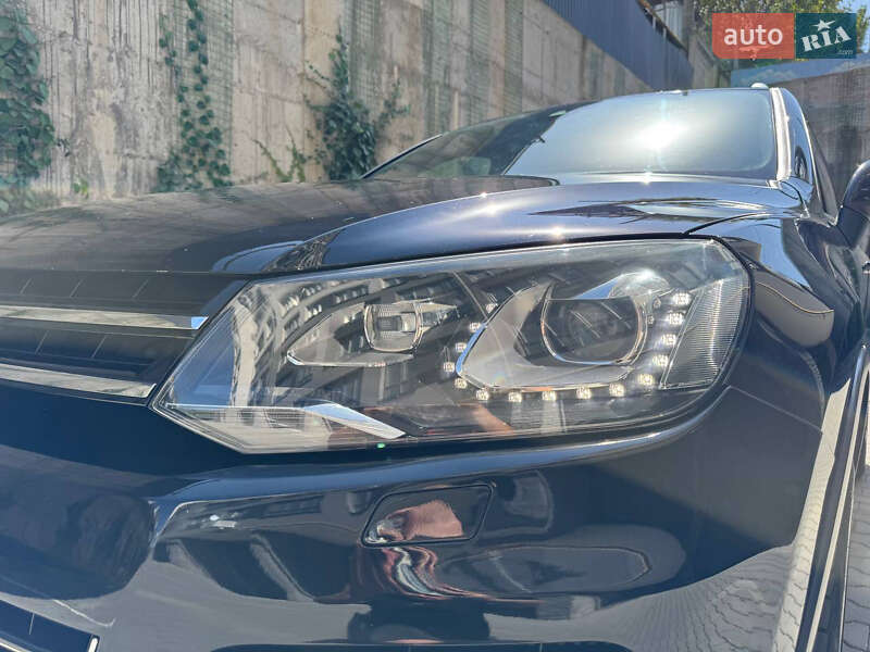 Позашляховик / Кросовер Volkswagen Touareg 2010 в Хмельницькому