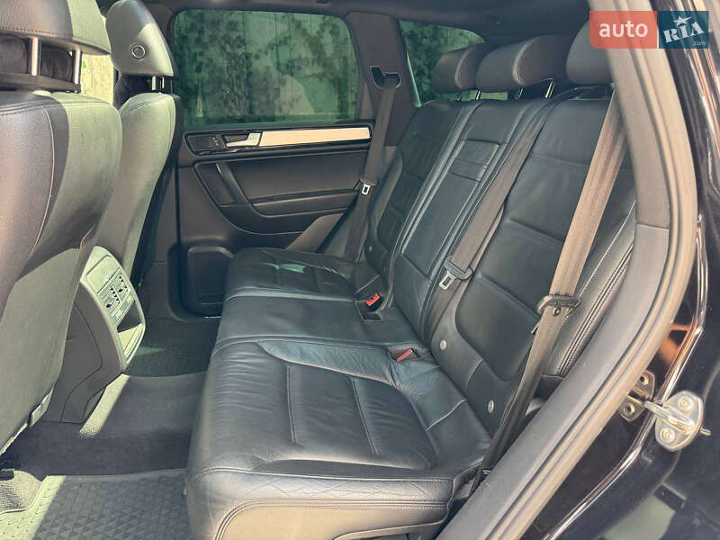 Позашляховик / Кросовер Volkswagen Touareg 2010 в Хмельницькому