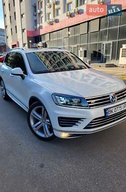 Позашляховик / Кросовер Volkswagen Touareg 2015 в Херсоні