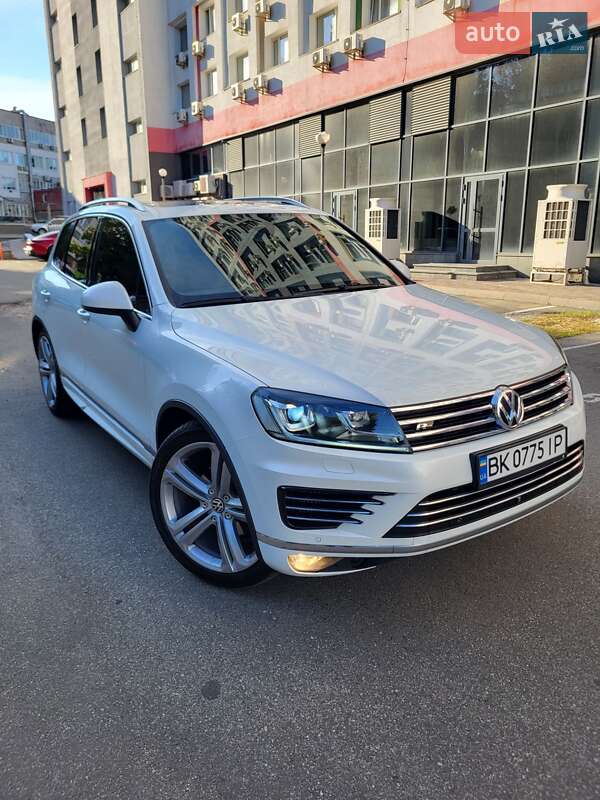 Внедорожник / Кроссовер Volkswagen Touareg 2015 в Херсоне