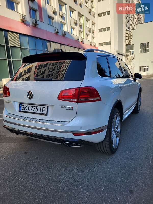 Внедорожник / Кроссовер Volkswagen Touareg 2015 в Херсоне